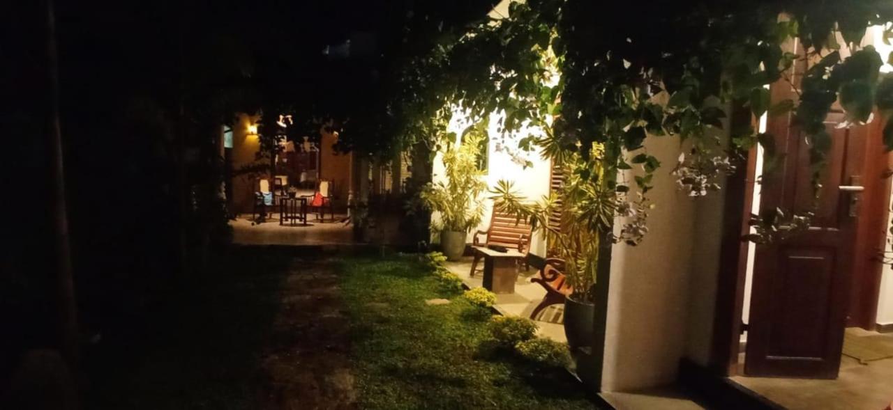 Mandara Rest Bed & Breakfast Hikkaduwa Dış mekan fotoğraf