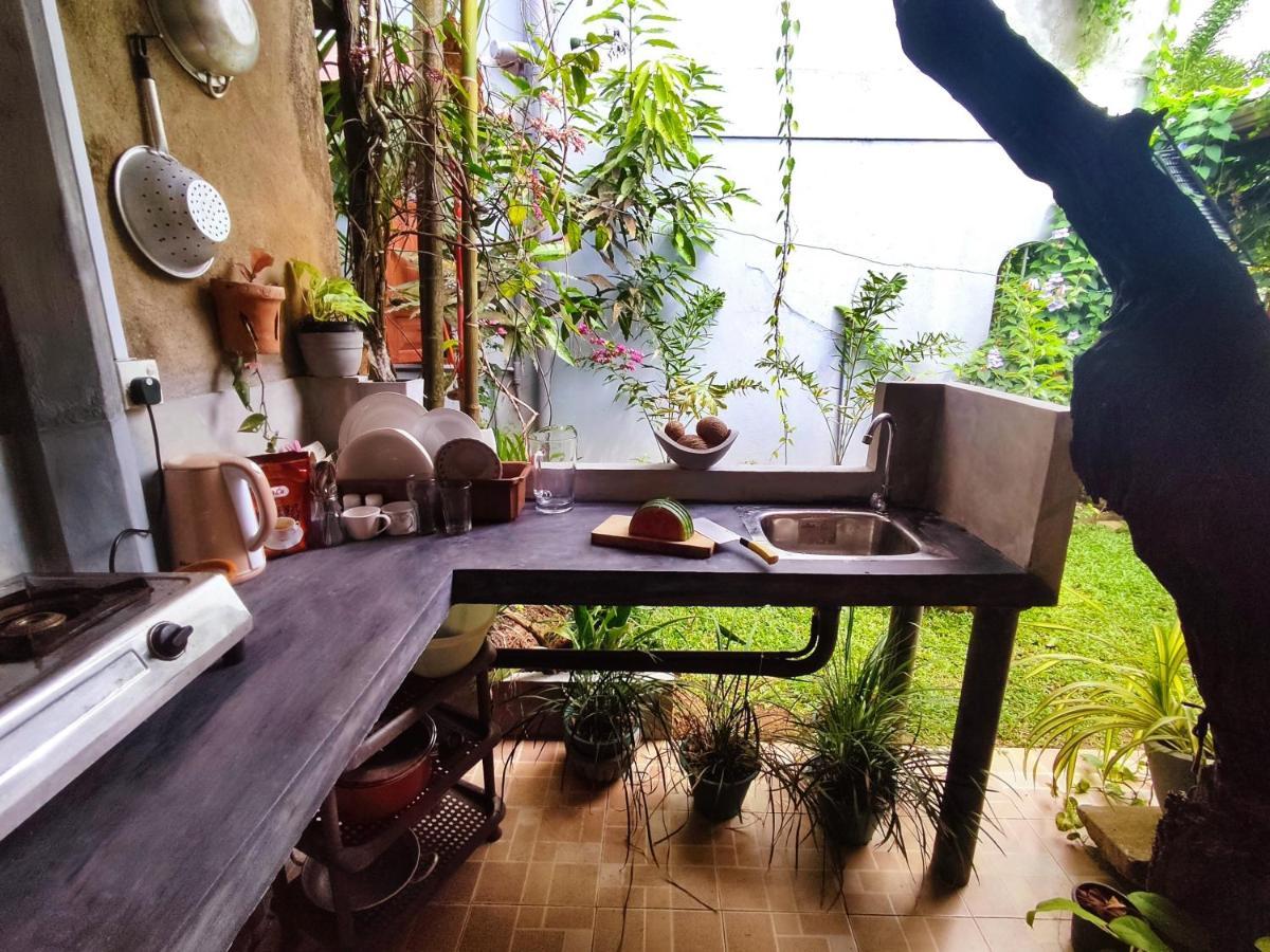 Mandara Rest Bed & Breakfast Hikkaduwa Dış mekan fotoğraf