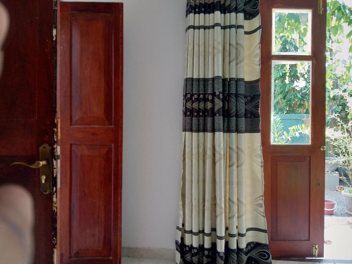 Mandara Rest Bed & Breakfast Hikkaduwa Dış mekan fotoğraf